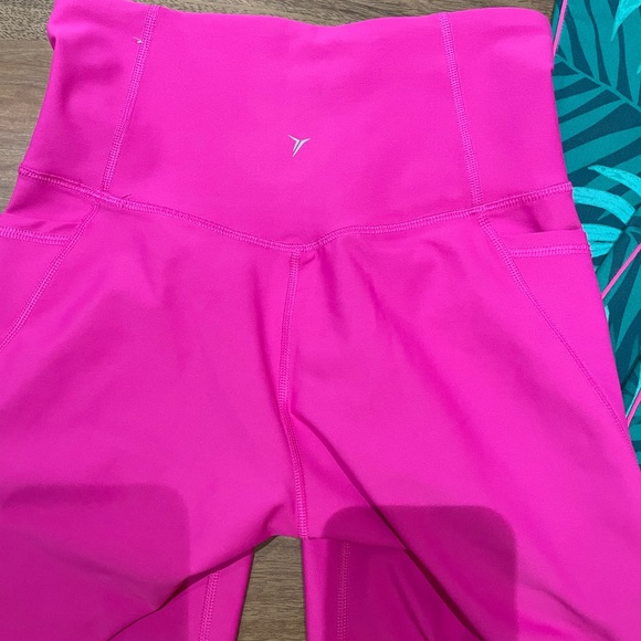 OLD NAVY Workout Bundle 💪🏼💓🌴 - Picture 8 of 12